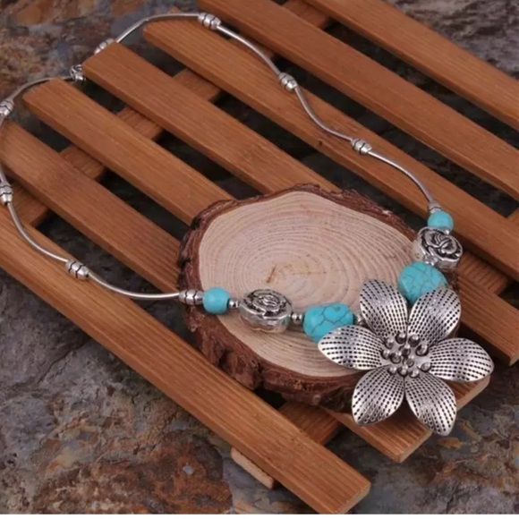 New Vintage Flower Natural Stone Necklace - Picture 2 of 13